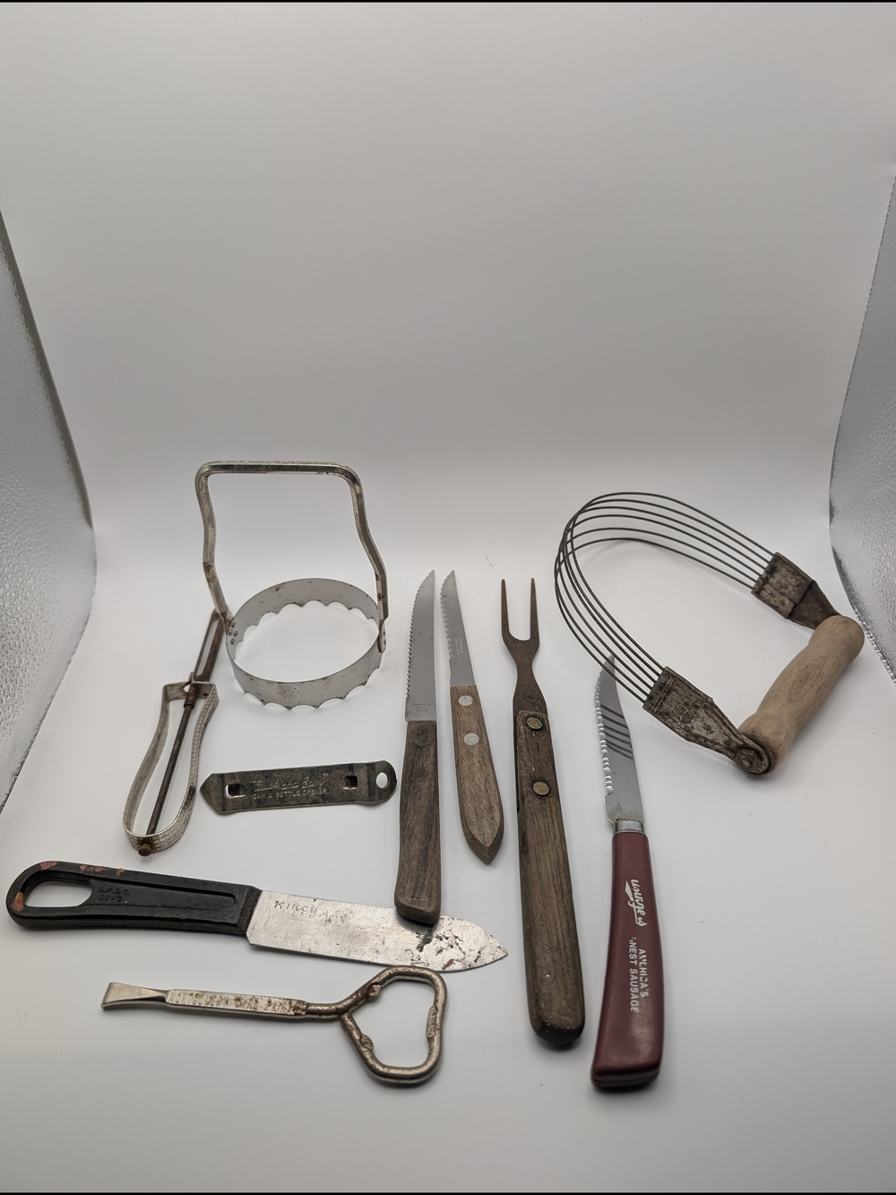Lot Of Vintage Knives , Chopper, Dough Pastry Cutter Peeler Can Opener